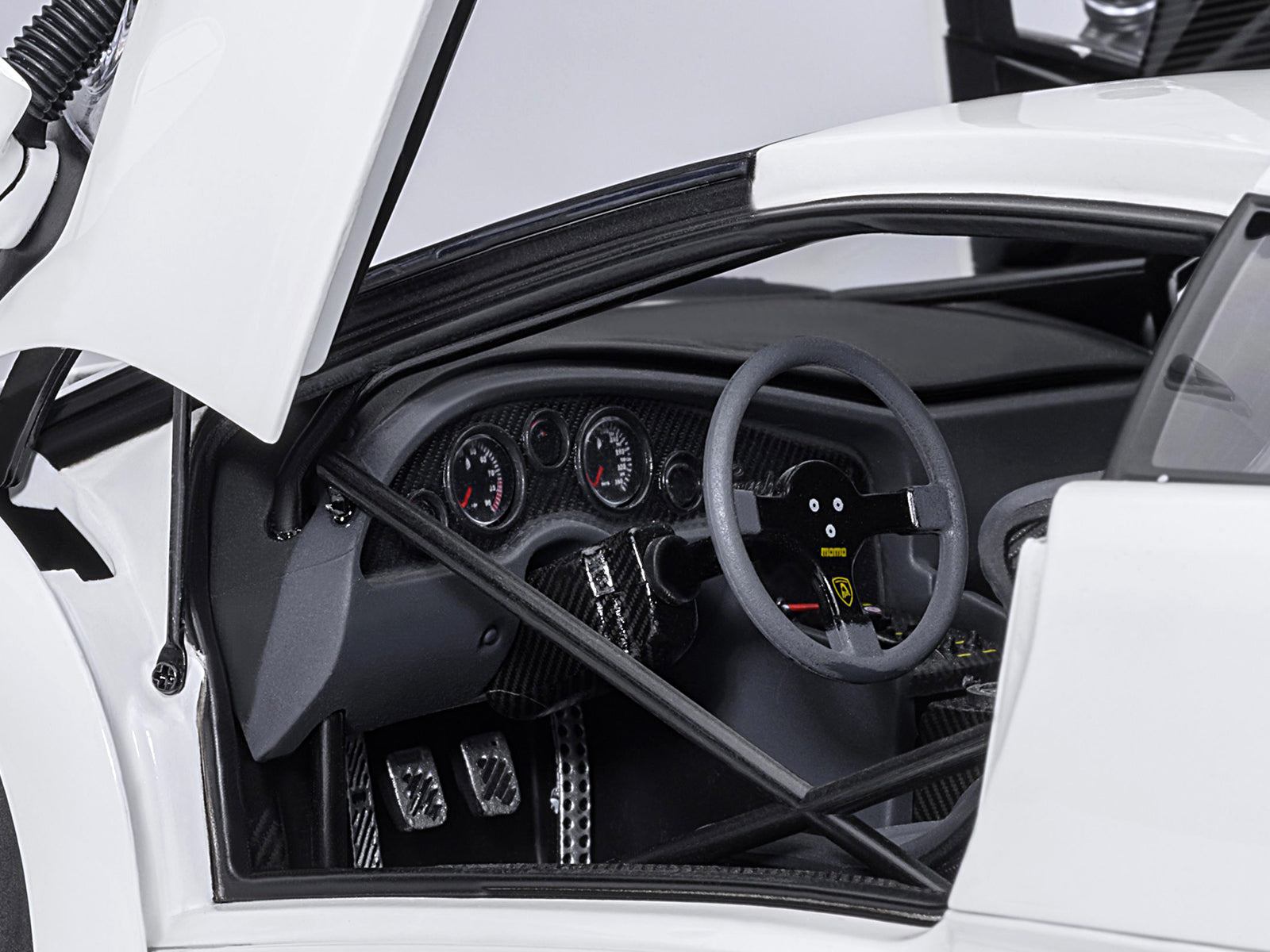Lamborghini Diablo GTR Impact White 1/18 Model Car by Autoart
